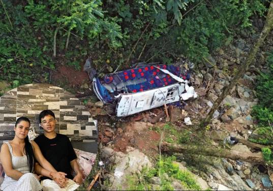 Así quedó el bus accidentado en el municipio de Remedios que llevaba 34 estudiantes, entre ellos Nicolás Ochoa, sobreviviente a la tragedia. FOTOS Manuel Saldarriaga y Cortesía