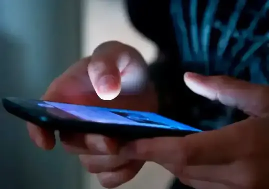 La IA dispara la violencia digital contra las mujeres en Colombia. Foto: Getty