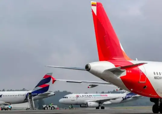 Airbus notificó este viernes 28 de noviembre que una parte significativa de su familia de aviones A320, uno de los modelos de fuselaje estrecho más usados en rutas de corta y media distancia, requiere una actualización urgente de software. Foto: Juan Antonio Sánchez