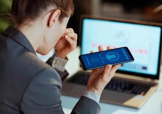 La inteligencia artificial ya acompaña el duelo de muchas personas que sufren la pérdida de un ser querido. FOTO GETTY