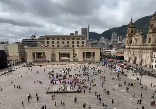 En Bogotá las manifestaciones fueron menores. Lo que sí hubo fue bloqueos y afectaciones a millones de ciudadanos por unos pocos. Foto: video EL COLOMBIANO. 