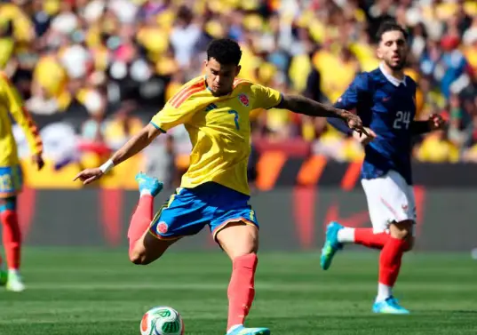 Luis Díaz fue de lo poco rescatable de Colombia en los partidos amistosos, intentó desequilibrar y muchas veces puso a sus compañeros en opción de gol. FOTO AFP