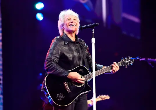Bon Jovi salió vestido de cuero negro en el primer concierto del Madison Square Garden. FOTO Getty