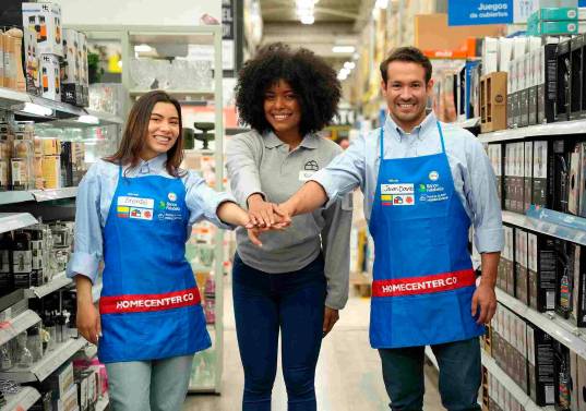 Homecenter impulsa el empleo formal en Colombia con más de 200 vacantes disponibles, varias sin experiencia y en modalidad híbrida. FOTO: GETTY