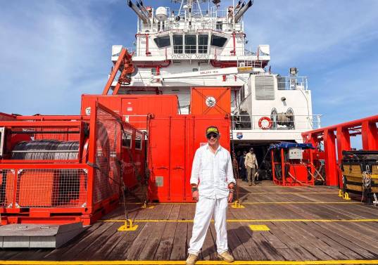 El presidente Gustavo Petro ha volcado sus redes sociales a la diatriba, la contienda y alguna que otra respuesta “poética”, aquí podemos verlo posando para uno de sus trinos en X. Foto: @petrogustavo