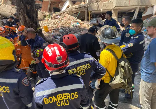 Terremoto en Cali. Así quedó un edificio ubicado en el barrio Nuevo Tequendama, sur de la ciudad. Foto: Andrés Carmona-El Colombiano