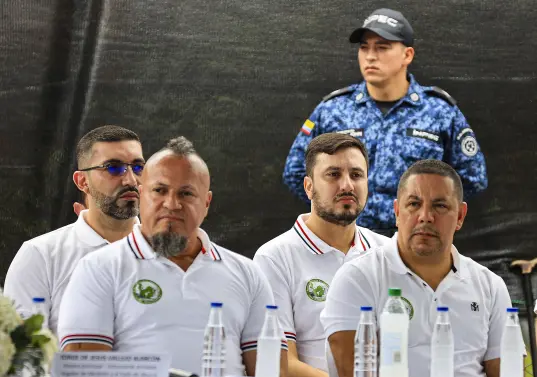 Freyner Alfonso Ramírez García (“Carlos Pesebre”) y Juan Carlos Mesa Vallejo (“Tom” o “Carlos Chata”), dos de los principales cabecillas del crimen organizado, los cuales están en el proceso de “paz total” con el Gobierno. FOTO: <b>MANUEL SALDARRIAGA</b>