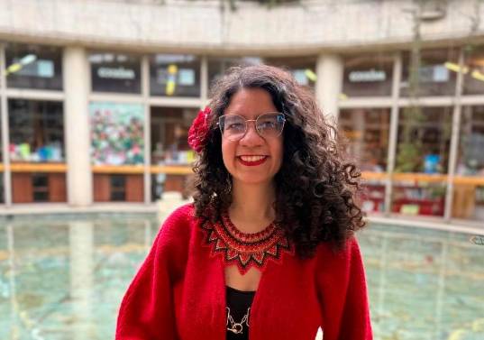 Después de publicar varias obras en España, María Goméz Lara publicó un poemario con el FCE. FOTO CORTESÍA.