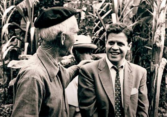 Alberto Aguirre fue abogado, librero, editor, cinéfilo y fotógrafo, y una de las figuras que le dieron forma a la vida cultural de Medellín. Foto cortesía. 