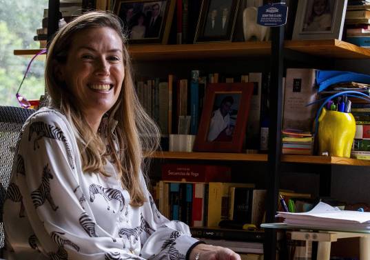 La escritora Sara Jaramillo impulsa el ciclo Escribir Colombia. FOTO Julio César Herrera