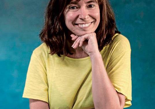 Yayo Herrero aborda temas como el decrecimiento, la crisis ecológica, el ecosocialismo, el cambio climático, la sostenibilidad, el cuidado y la educación. Foto: cortesía Hay Festival-Marisol Ramírez