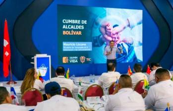 El ministro de las TIC, Mauricio Lizcano, participó en la Cumbre de Alcaldes de Bolívar 2024. FOTO cortesía