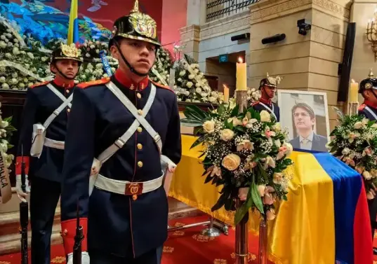 El precandidato presidencial Miguel Uribe Turbay murió el 11 de agosto de 2025 a la 1:56 a.m. en la Fundación Santa Fe de Bogotá, tras no superar las heridas de un atentado con arma de fuego ocurrido el 7 de junio de 2025 durante un mitin político en Bogotá. FOTO <b>cOLPRENSA</b>