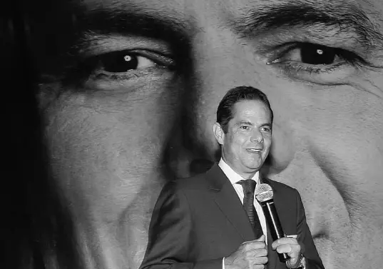 Familiares, dirigentes políticos y ciudadanos acompañan en Bogotá las honras fúnebres del exvicepresidente Germán Vargas Lleras. 