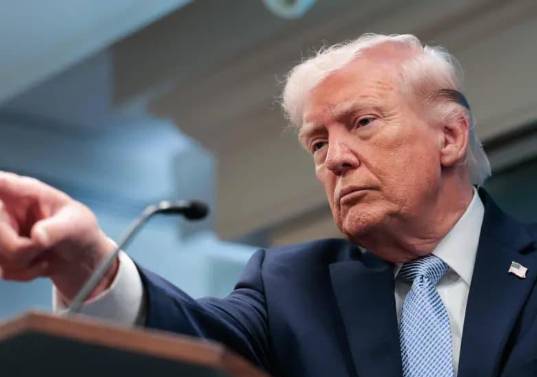 Donald Trump aseguró que las conversaciones con Irán podrían retomarse en los próximos días. FOTO: AFP. 