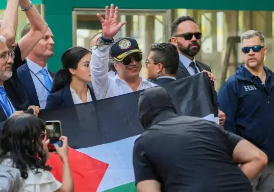 El presidente Petro desde Central Park en Nueva York acompañando la protesta de comunidades árabes contra Israel. Foto: Presidencia 