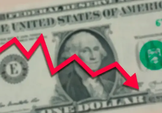 El dólar en Colombia y el mundo sigue sorprendiendo a la baja y, en lo que resta de 2025, podría ponerse incluso más barato. FOTO EL COLOMBIANO