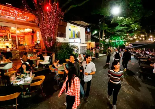 Bares y discotecas podrán operar una o dos horas más, según el programa Convive La Noche. FOTO: Esneyder Gutiérrez