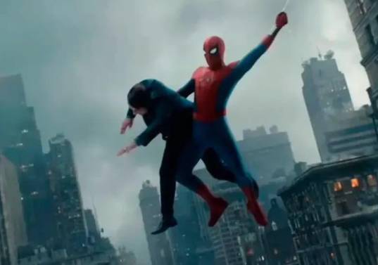 La nueva película de Spider-Man explora los desafíos personales de Peter Parker mientras enfrenta una etapa completamente distinta de su vida como héroe. FOTO: Sony Pictures.
