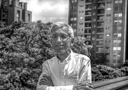 Francisco de Roux, sacerdote jesuita, fue el presidente de la Comisión de la Verdad, organismo que investigó las razones del conflicto armado en Colombia después de la paz que el Estado firmó con las Farc en 2016. Foto: El Colombiano.