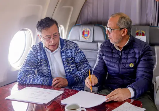 Alfredo Saade es un abogado que militó en partidos tradicionales, pero que compitió en la consulta de la izquierda en 2022 contra Petro. Tuvo un contrato en la UNGRD y luego aterrizó en Palacio. FOTO Presidencia