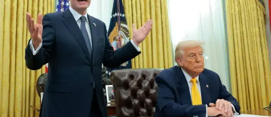 El presidente de la FIFA, Gianni Infantino, estuvo con el presidente de Estados Unidos, Donald Trump, en la Oficina Oval. FOTO: Getty.