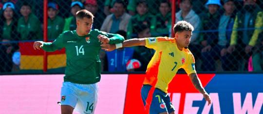 Imágenes del encuentro entre Bolivia y Colombia en El Alto. FOTO AFP