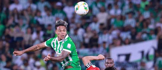Juan Manuel Zapata es sinónimo de lucha en el mediocampo verdolaga. FOTO MANUEL SALDARRIAGA