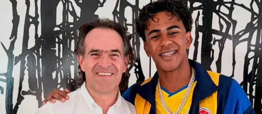 El alcalde de Medellín posa con el futbolista Lamine Yamal en la ciudad. Foto: tomada del Instagram de @ficogutierrez