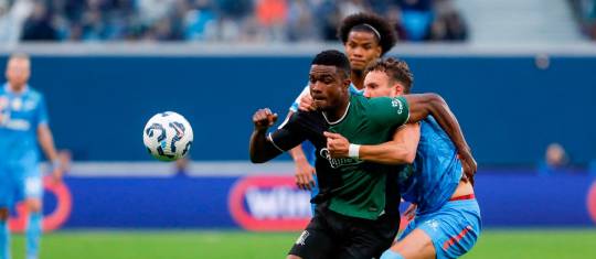 Jhon Córdoba suma 76 goles con la camiseta de Krasnodar. Es el máximo goleador histórico del club. En la foto enfrenta al Zenit de los colombianos Wilmar Barrios y Jhon Durán. FOTO: GETTY
