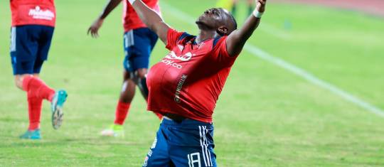 Una de las celebraciones de Edwuin Cetré, quien anotó los dos tantos del DIM de penalti. FOTO MANUEL SALDARRIAGA