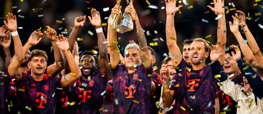 Luis Díaz celebra el título de la Supercopa de Alemania conseguido ante el Borussia Dortmund. FOTO GETTY 