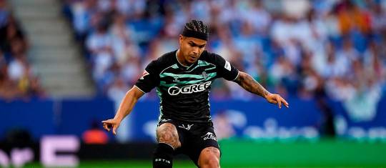 Juan Camilo Hernández marcó doblete con el Real Betis en la goleada ante Ovideo, 3-0 por LaLiga y su equipo es quinto en la tabla de posiciones. FOTO GETTY 