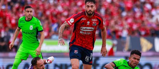 El delantero argentino Francisco Fydrzsewski es el nuevo capitán del Medellín. Anotó en la última visita de los rojos al Cali. FOTO manuel saldarriaga