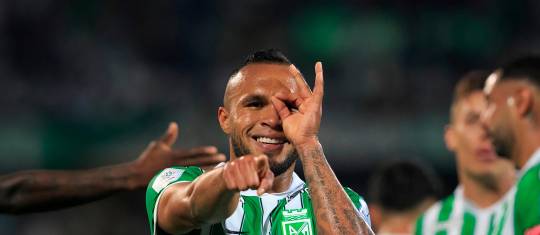 El futbolista Andrés Sarmiento anotó el segundo gol del cuadro verde en el duelo que se juega en el estadio Jaraguay de la capital de Córdoba. Foto: Camilo Suárez