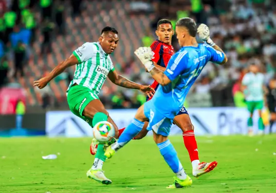 DIM y Nacional se enfrentan en el clásico 341. FOTO CAMILO SUÁREZ