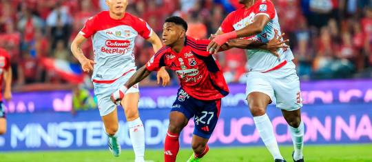 La final entre Santa Fe y Medellín fue cerrada y pareja. El Poderoso pagó caro sus errores defensivos. FOTO CAMILO SUÁREZ