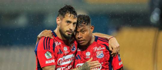 DIM y Bucaramanga ya están clasificados a la siguiente fase de la Liga Betplay-2-2025. Francisco Fydriszewski y Léider Berrío, entre las figuras ante el cuadro leopardo. FOTO Juan Antonio Sánchez Ocampo