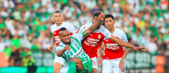 Imágenes del último duelo entre Nacional y Santa Fe en el Atanasio, cuando el cardenal terminó festejando en los cuadrangulares de la pasada Liga. FOTO CAMILO SUÁREZ