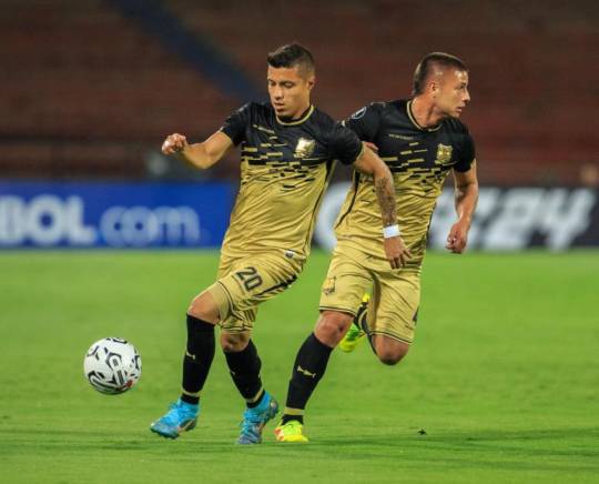 Fredy Salazar marcó de penal, en la goleada de Águilas Doradas 4-0 ante Alianza, y fue la figura del partido. FOTO CAMILO SUÁREZ 