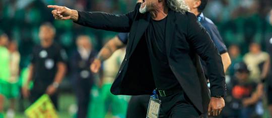 En la imagen, Leonel Álvarez, técnico del Bucaramanga. FOTO CAMILO SUÁREZ