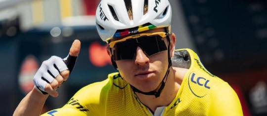 Tadej Pogacar logró su segundo triunfo en el actual Tour y la 24 en la historia de la carrera francesa. FOTO: X-TOUR DE FRANCIA