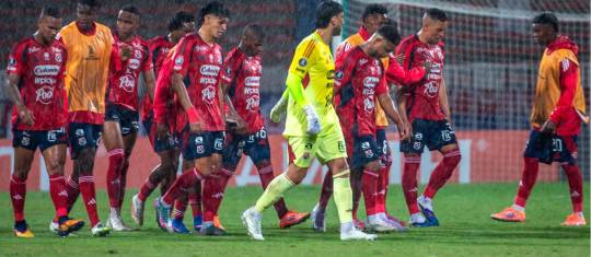 Nacional ya está clasificado a los cuadrangulares de la Liga Betplay 1-2026 pero eliminado de las competencias internacionales. Medellín, en Libertadores, sufre para clasificar entre los ocho de la Liga. FOTO: JUAN ANTONIO SÁNCHEZ