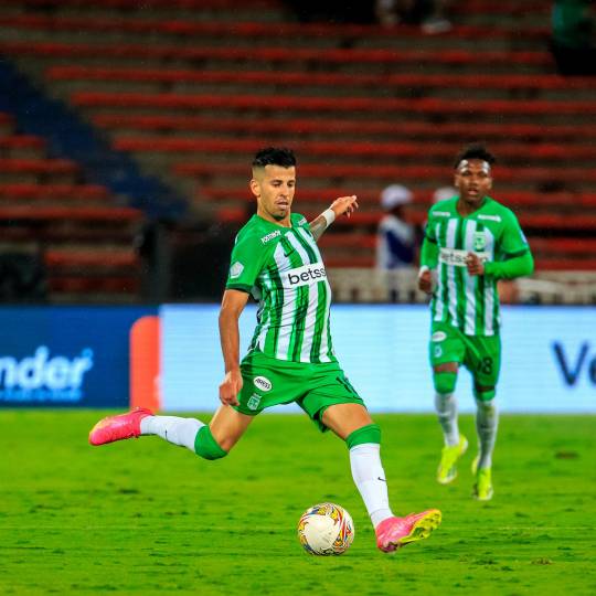 En la imagen aparece Pablo Ceppelini, jugador de Atlético Nacional. FOTO CAMILO SUÁREZ