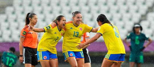 Colombia celebra la clasificación a la semifinal del Mundial de Polonia, tras vencer 1-0 a Nigeria, con tanto de Valerín Loboa. FOTO GETTY 