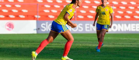La delantera Maithé López celebra su segundo gol con Colombia en el Sudamericano Sub-20, en la victoria 2-0 ante Uruguay. FOTO CORTESÍA FCF 