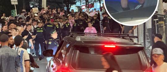 Cientos de personas se abarrotaron a las afueras del hotel Wake de Medellín para ver a Lionel Messi llegar con Inter Miami. FOTO: Juan Pablo Álvarez Muñoz