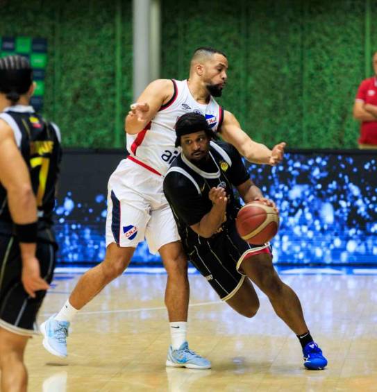 El norteamericano Mike Miles se mantiene en la nómina antioqueña de Paisas y es uno de los tres extranjeros con los que cuenta el equipo para la Liga Profesional. FOTO CAMILO SUÁREZ 