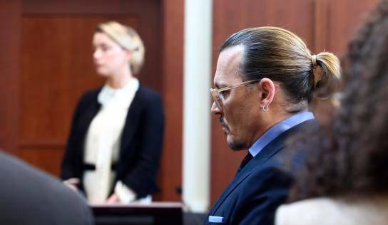 Amber Heard y Johnny Depp esperan el veredicto, aunque se dice que no se sabe si estarán presentes cuando se entregue. FOTO EFE