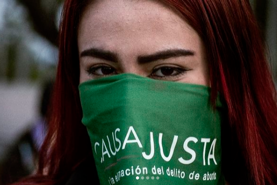 Actualmente hay dos demandas en trámite en la Corte Constitucional, en las que se pide la despenalización del aborto en Colombia. Foto: Instagram @causajustaporelaborto 